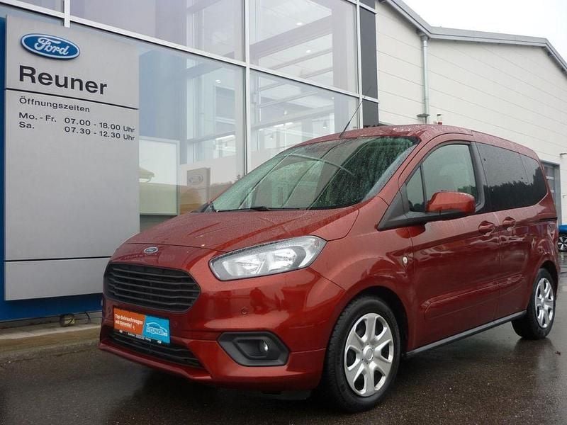 Rot Gebraucht 2019 Ford Tourneo Courier Trend Van / Kleinbus | 12.950 € (Fairer Preis) - Bild 1/4