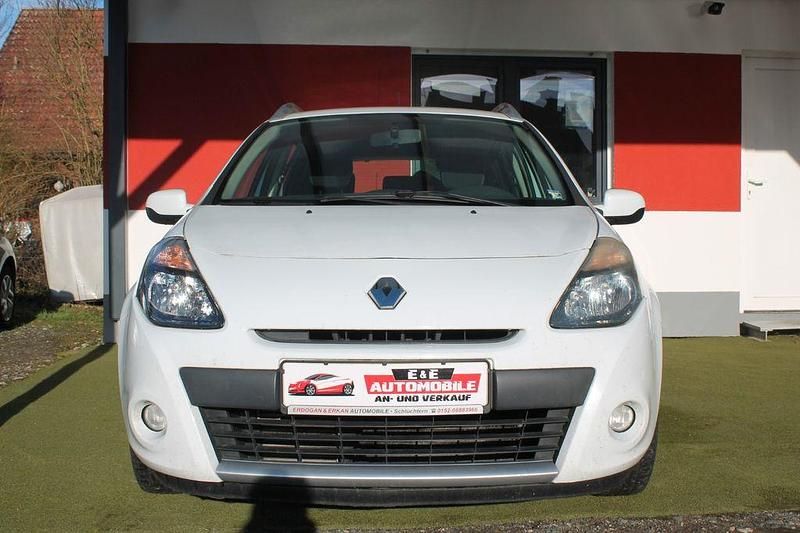 Weiß Gebraucht 2011 Renault Clio II Dynamique Limousine | 2.295 € (Guter Preis) - Bild 1/4