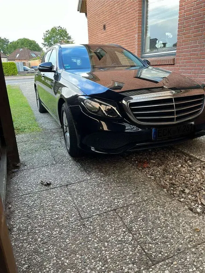 Gebraucht Mercedes E220 194 PS (142 kW) 2018 Schwarz Kombi