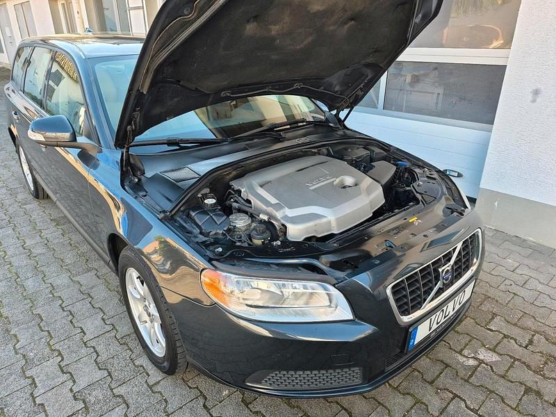 Gebraucht Volvo V70 136 PS (100 kW) 2010 Grau Kombi