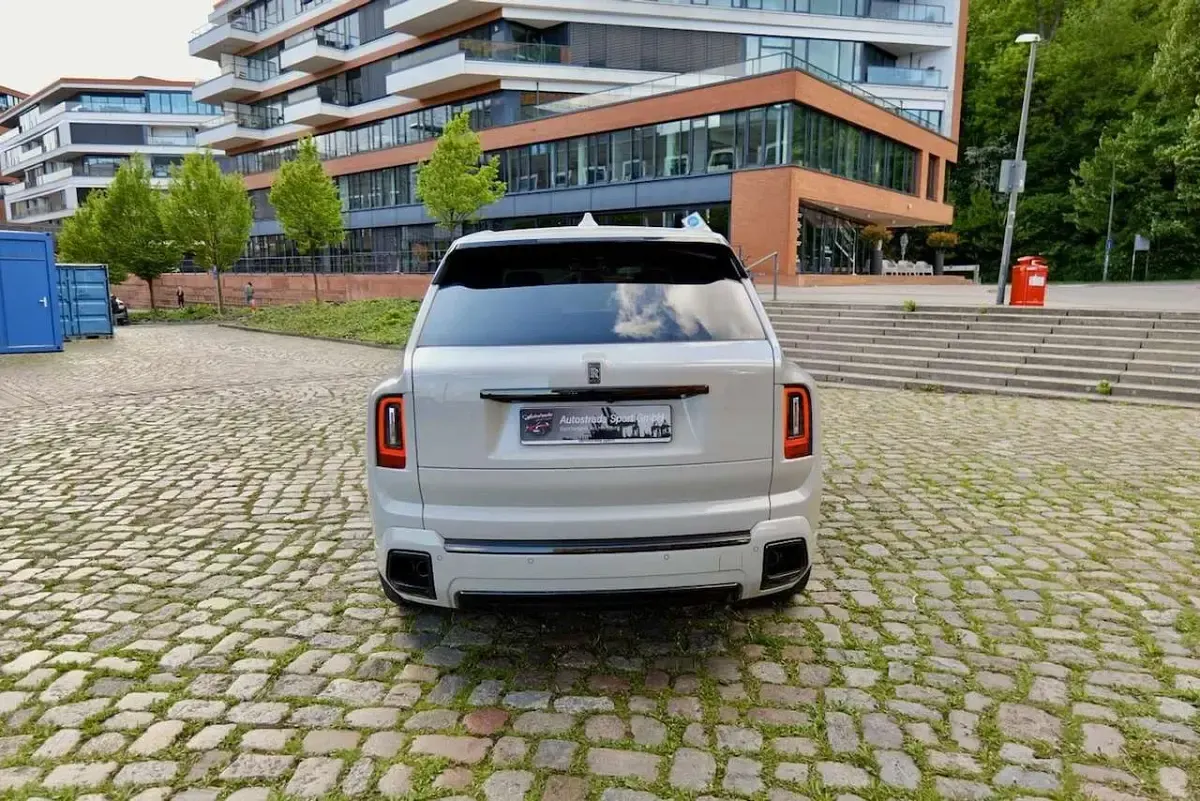 Neu Rolls Royce Cullinan 544 PS (400 kW) 2026 Crystal over selby grey SUV