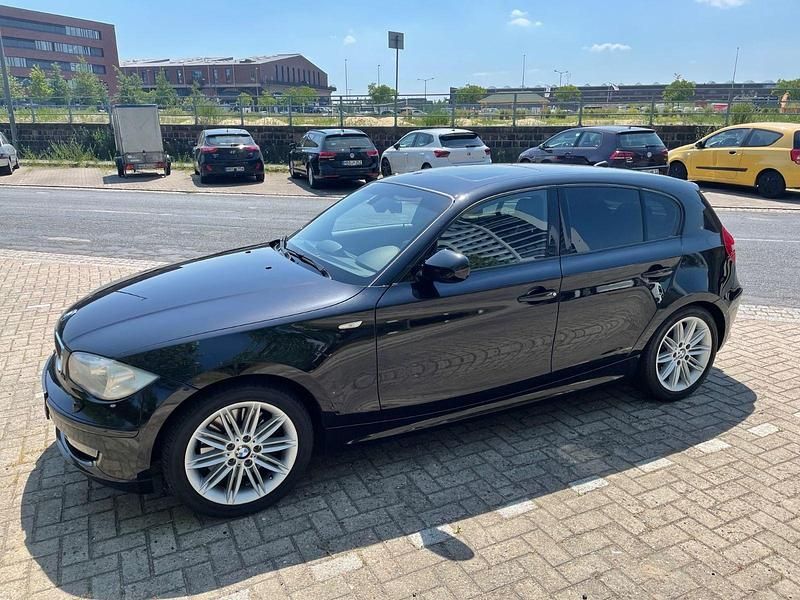 Schwarz Gebraucht 2011 BMW 123 Sport Line Kleinwagen | 6.800 € (Fairer Preis) - Bild 1/4
