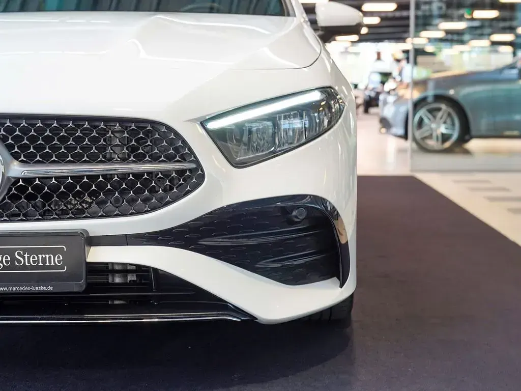 Gebraucht Mercedes A200 AMG line 150 PS (110 kW) 2025 Polarweiß Limousine
