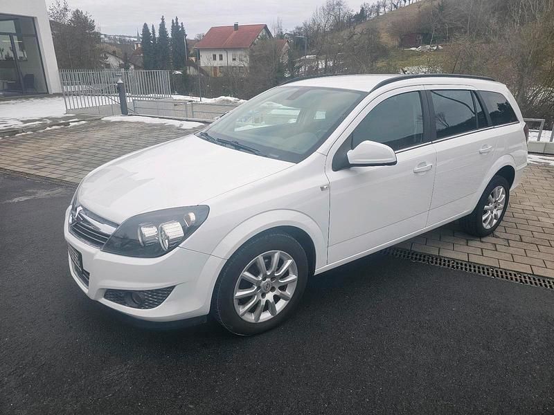 Gebraucht Opel Astra Edition 110 PS (80 kW) 2010 Weiß Kombi