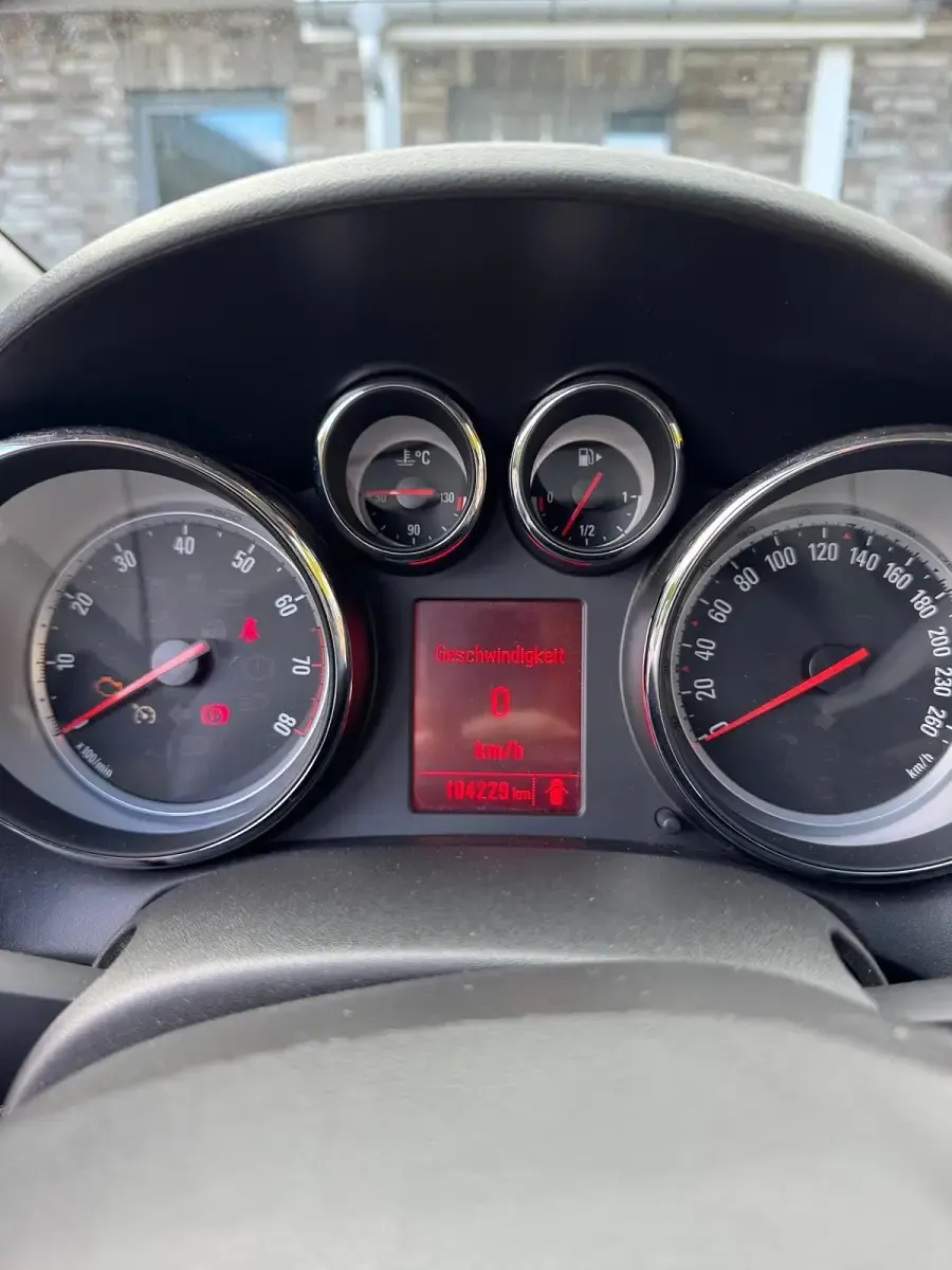 Gebraucht Opel Astra 120 PS (88 kW) 2014 Schwarz Kleinwagen
