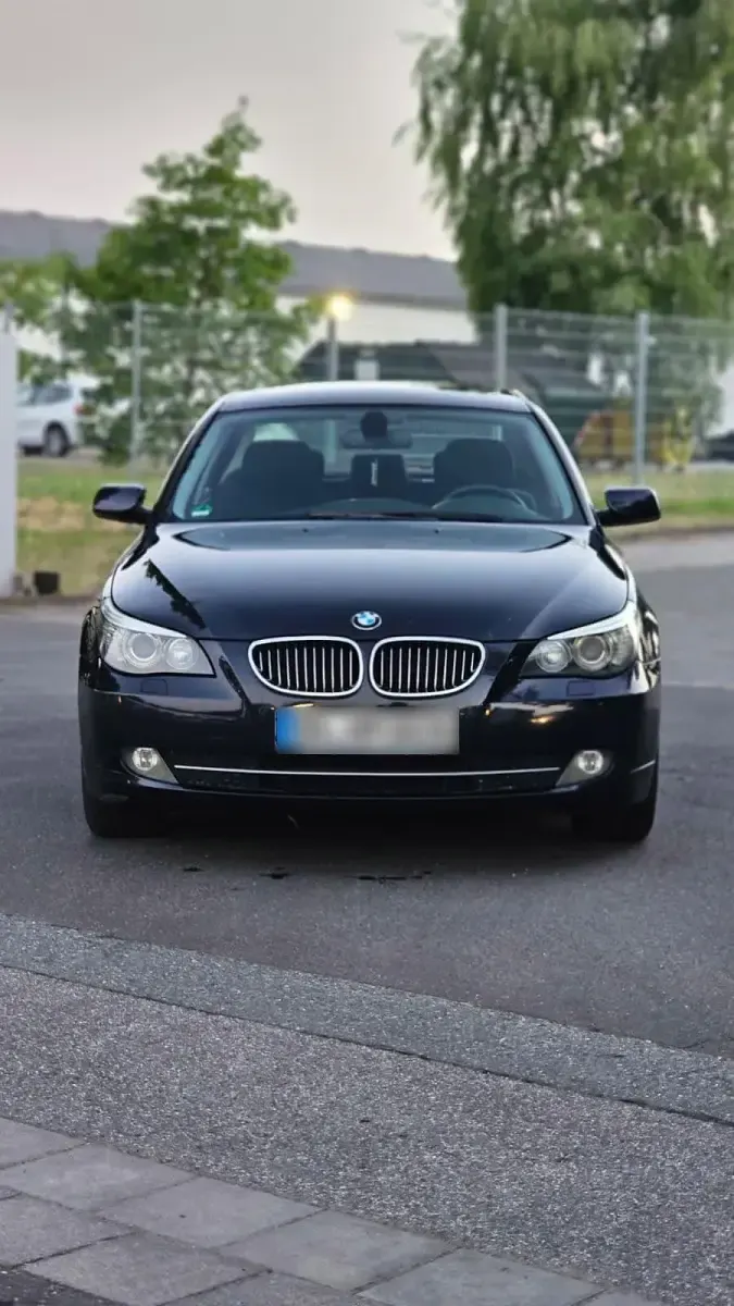 Gebraucht BMW 523 190 PS (139 kW) 2009 Blau Limousine