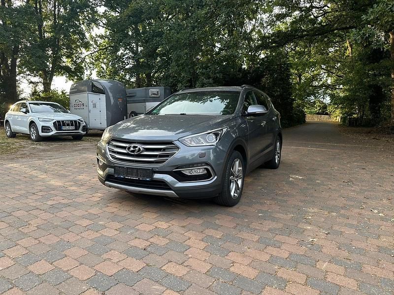 Grau Gebraucht 2017 Hyundai Santa Fe SUV | 17.200 € (Superpreis) - Bild 1/4