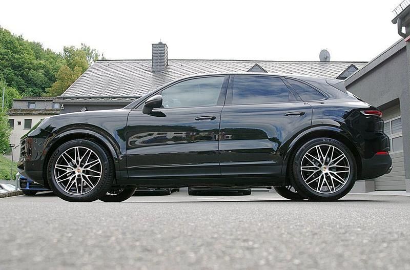 Second-hand Porsche Cayenne 354 CP (260 kW) 2025 Negru SUV