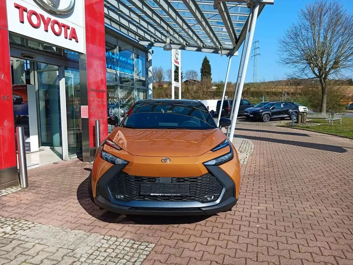 Neu Toyota C-HR 197 PS (144 kW) 2025 Gold SUV