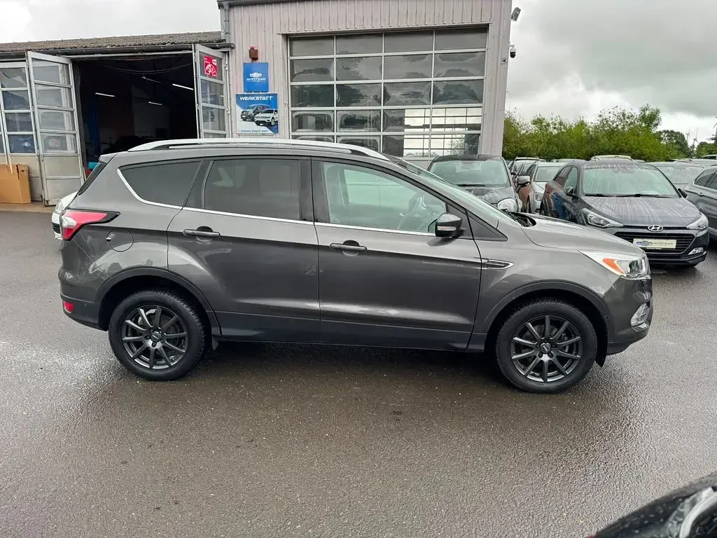Gebraucht Ford Kuga 120 PS (88 kW) 2017 Magnetic SUV