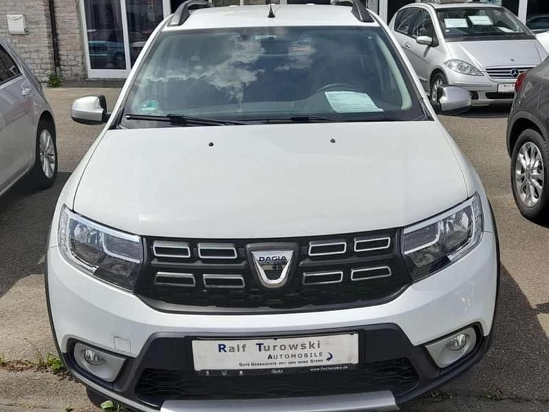 Gebraucht Dacia Logan Celebration 90 PS (66 kW) 2018 Weiß Limousine