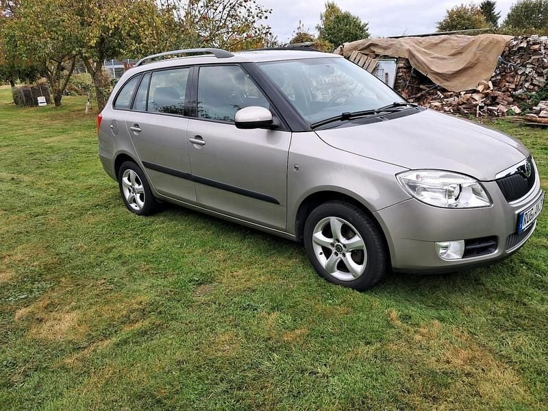 Beige Gebraucht 2009 Skoda Fabia Kleinwagen | 3.500 € (Etwas zu teuer) - Bild 1/4
