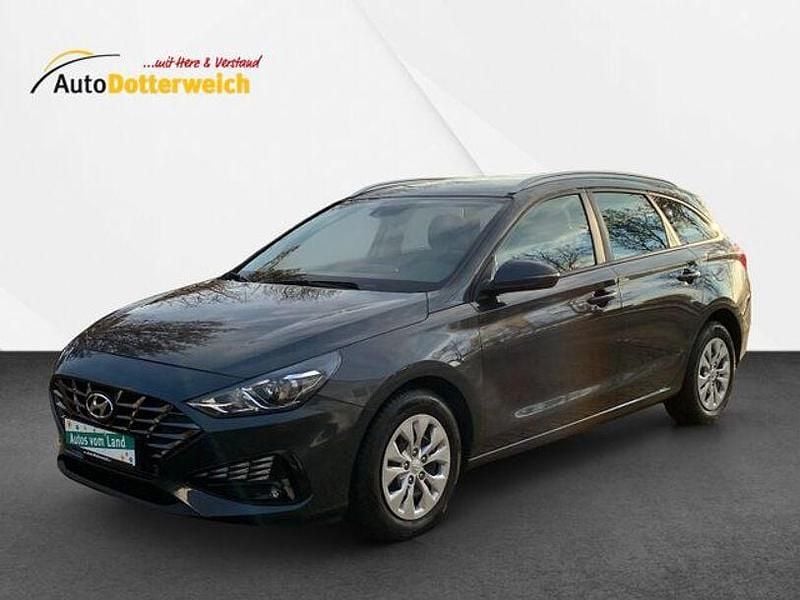 Dark night (metallic) Gebraucht 2024 Hyundai i30 Kombi | 18.780 € (Guter Preis) - Bild 1/4
