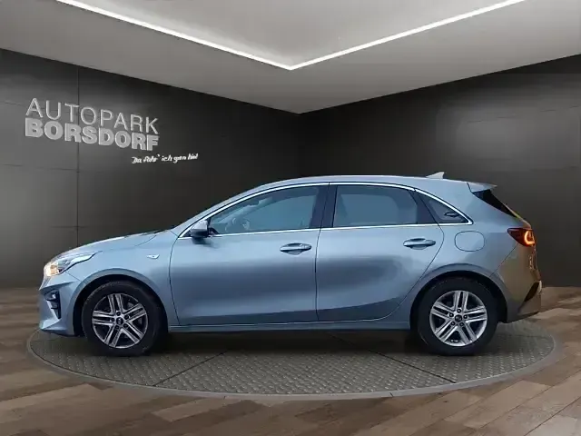 Gebraucht Kia Ceed Vision 140 PS (102 kW) 2019 Silber Kleinwagen