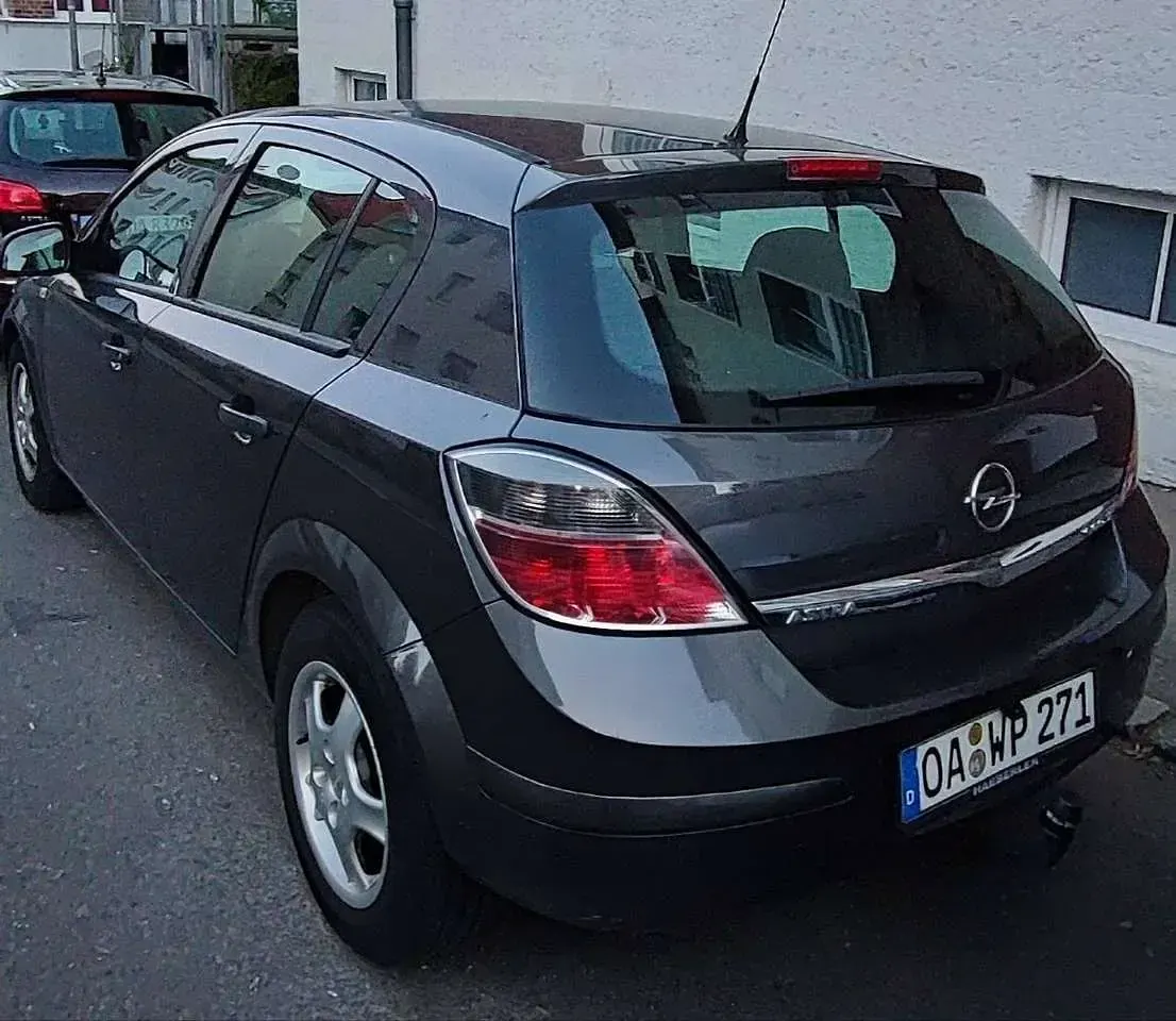 Gebraucht Opel Astra Edition 90 PS (66 kW) 2009 Grau Limousine