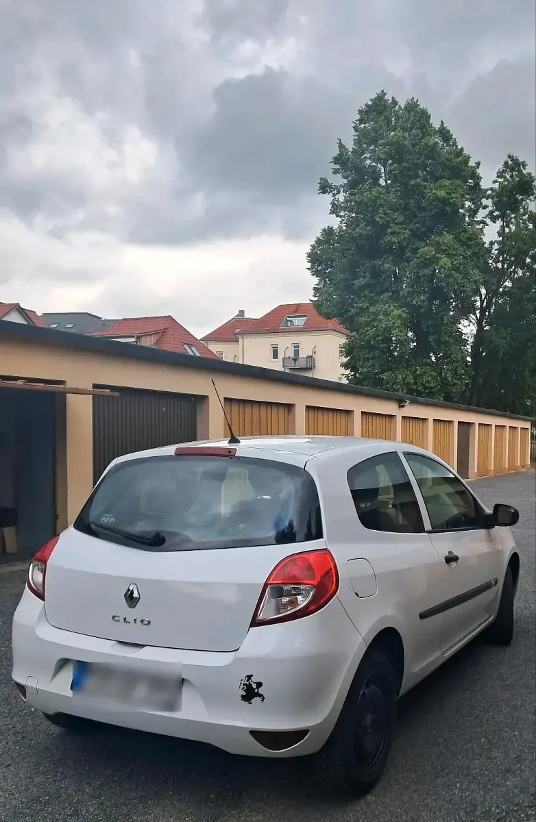 Gebraucht Renault Clio 75 PS (55 kW) 2009 Weiß Kleinwagen