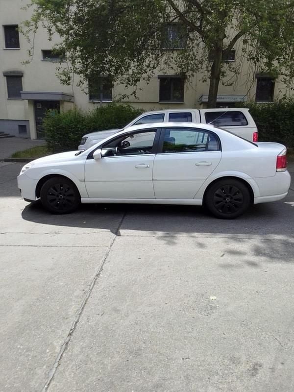 Weiß Gebraucht 2008 Opel Vectra Limousine | 1.300 € (Guter Preis) - Bild 1/4
