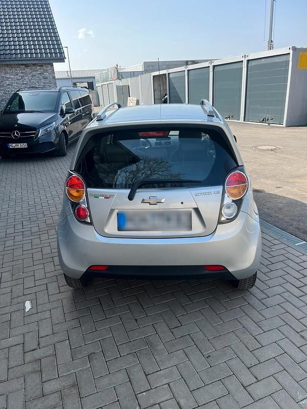 Gebraucht Chevrolet Spark 65 PS (47 kW) 2011 Silber Kleinwagen
