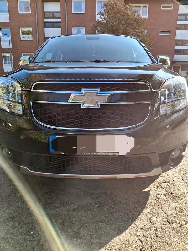 Schwarz Gebraucht 2012 Chevrolet Orlando Van / Kleinbus | 4.750 € (Fairer Preis) - Bild 1/4