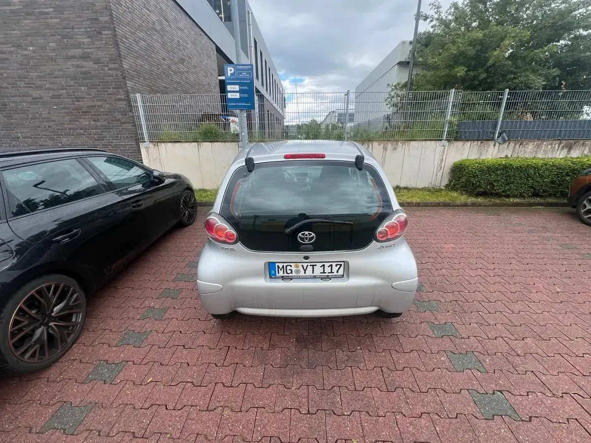 Gebraucht Toyota Aygo 90 PS (66 kW) 2016 Silber Kleinwagen
