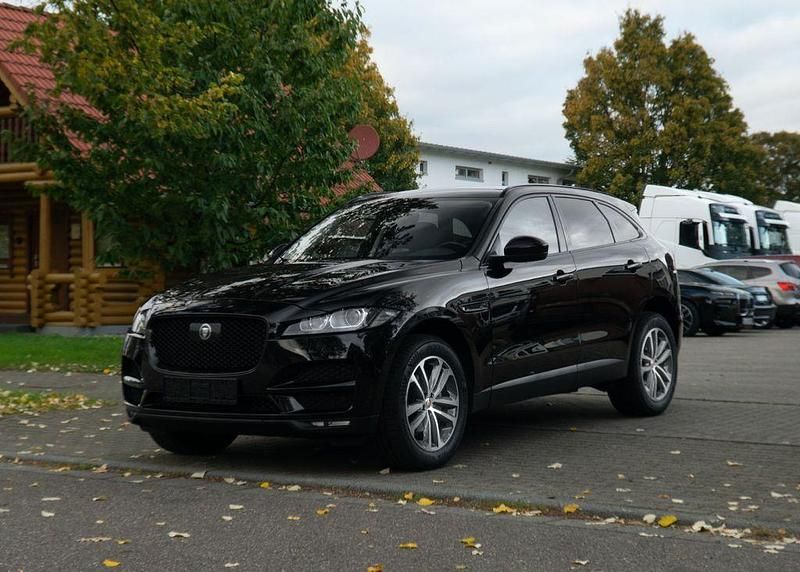 Schwarz Gebraucht 2018 Jaguar F-Pace Portfolio SUV | 17.493 € (Etwas zu teuer) - Bild 1/4