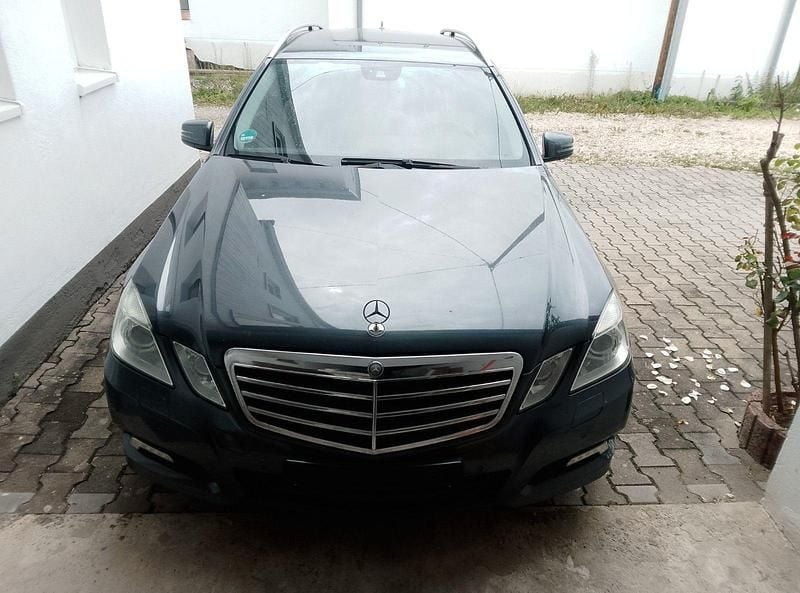 Grau Gebraucht 2010 Mercedes E350 Avantgarde Kombi | 5.500 € (Superpreis) - Bild 1/4