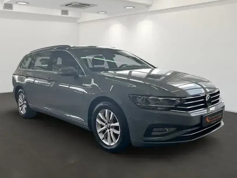 Gebraucht VW Passat Business 150 PS (110 kW) 2022 Mondsteingrau Kombi