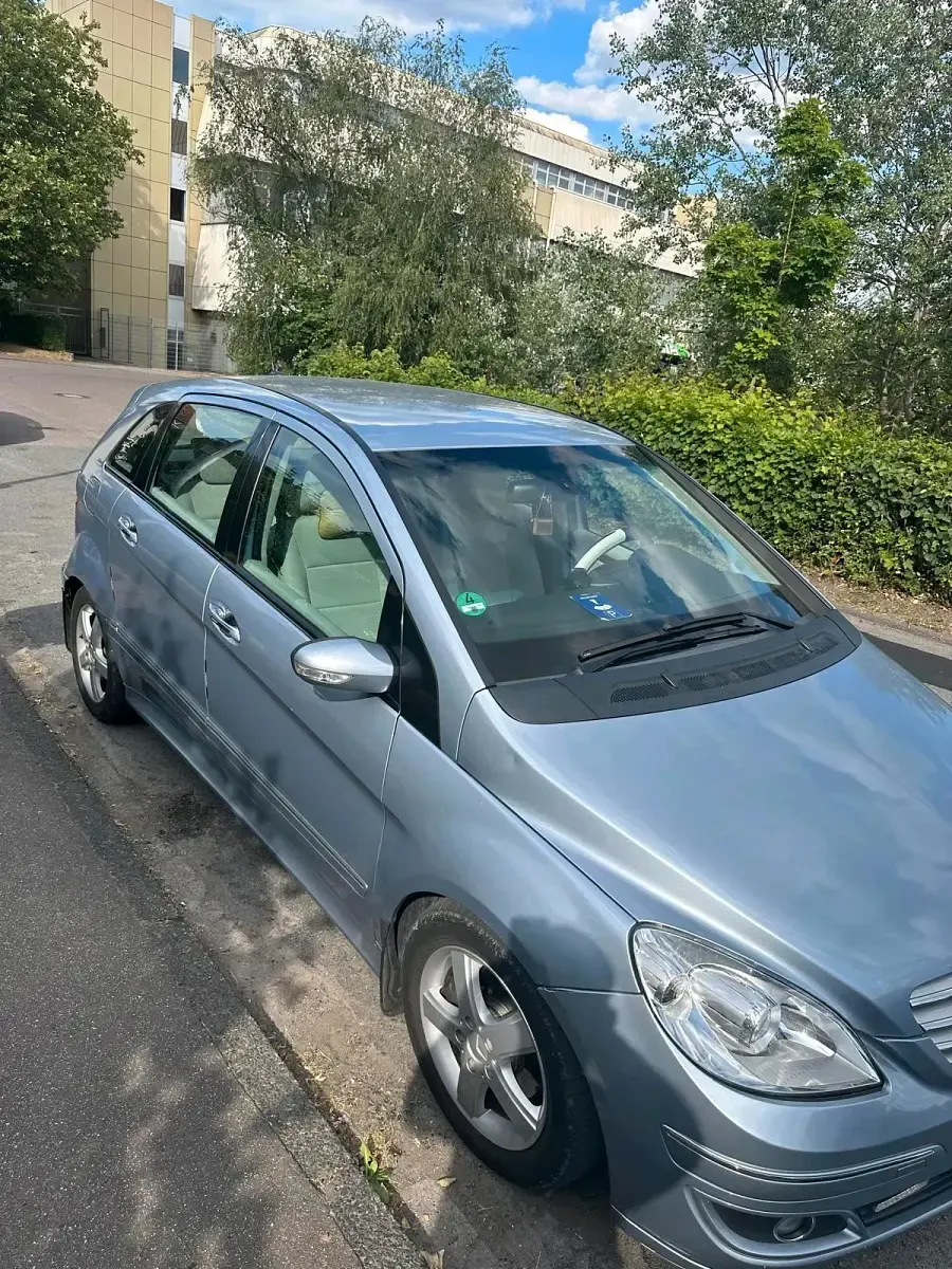 Gebraucht Mercedes B200 140 PS (102 kW) 2006 Blau Van / Kleinbus
