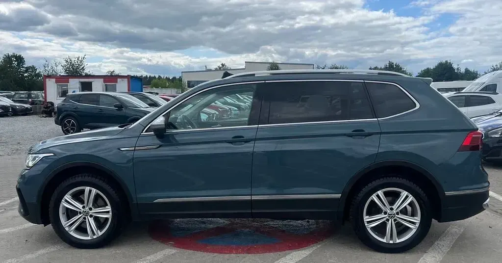 Gebraucht VW Tiguan Allspace Elegance 200 PS (147 kW) 2022 Blau SUV