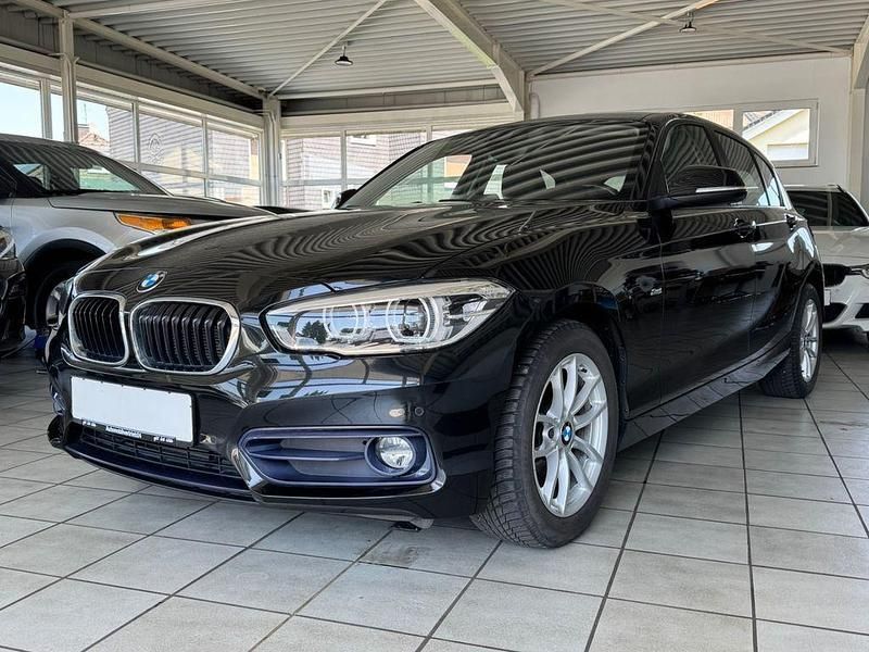 Schwarz Gebraucht 2018 BMW 118 Sport Line Kleinwagen | 14.400 € (Fairer Preis) - Bild 1/4