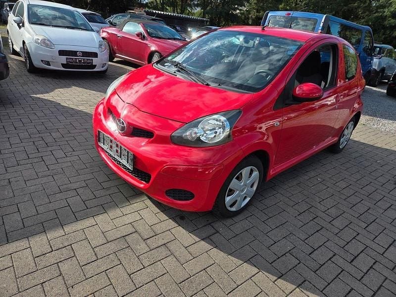 Rot Gebraucht 2009 Toyota Aygo City Kleinwagen | 1.899 € (Guter Preis) - Bild 1/4