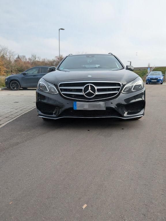 Schwarz Gebraucht 2015 Mercedes E220 Edition Limousine | 11.100 € (Guter Preis) - Bild 1/4