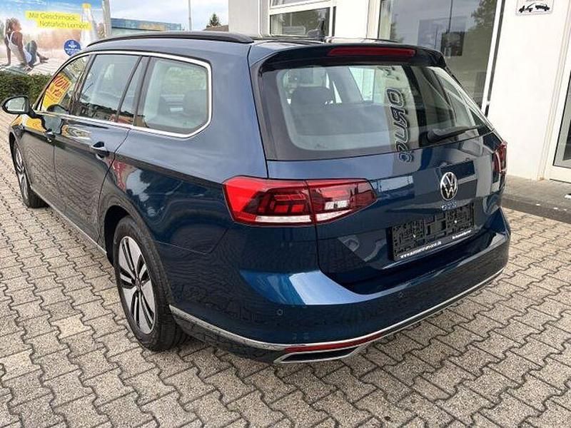 Gebraucht VW Passat GTE 218 PS (160 kW) 2022 Aquamarinblau Kombi