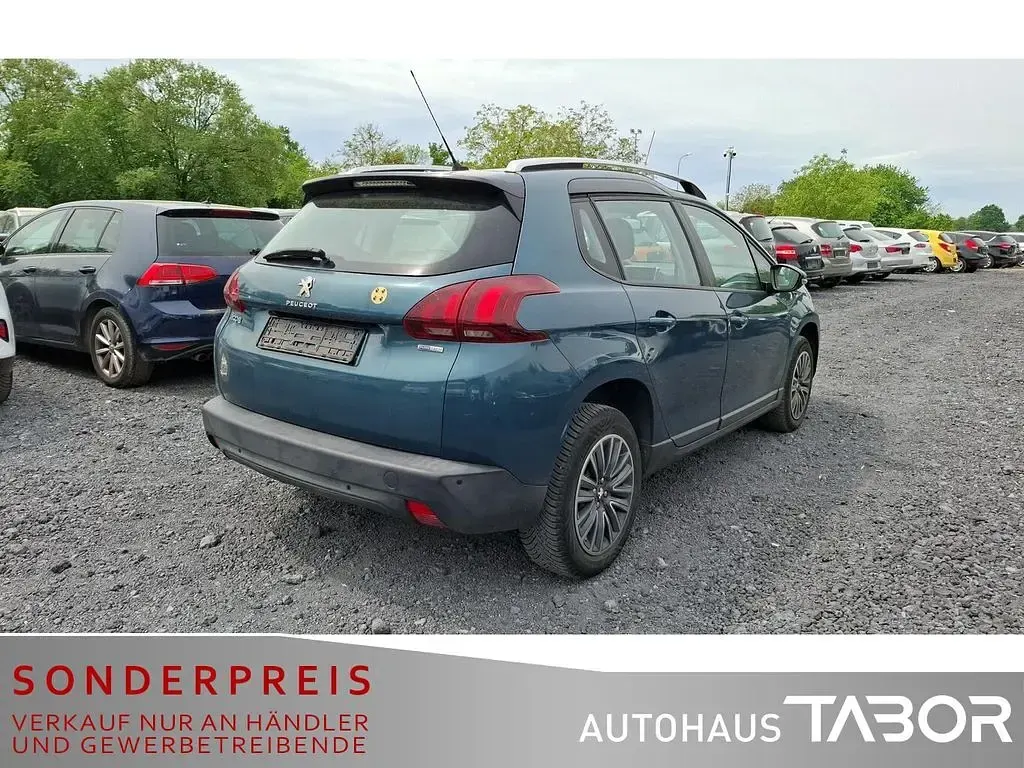 Gebraucht Peugeot 2008 Active 110 PS (80 kW) 2016 Grün SUV