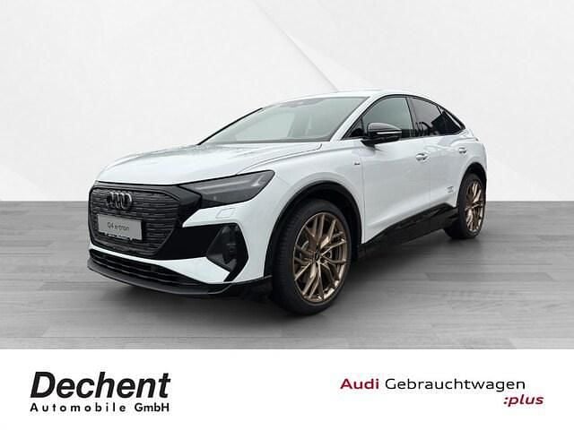 Gletscherweiß metallic Gebraucht 2025 Audi Q4 Sportback e-tron Ambiente SUV | 58.490 € (Teuer) - Bild 1/4