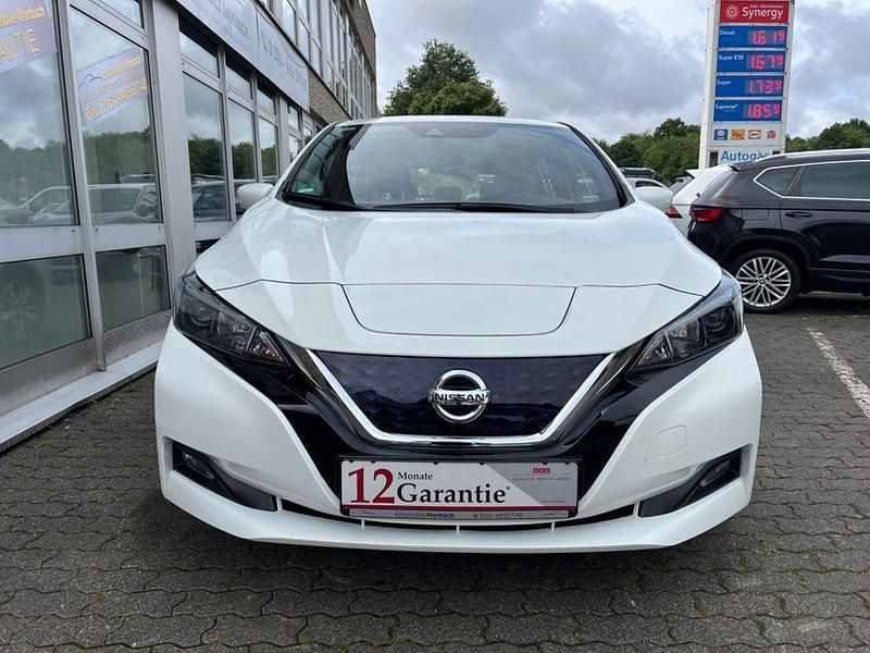 Gebraucht Nissan Leaf Acenta 110 kW (150 PS) 2021 Weiß Kleinwagen