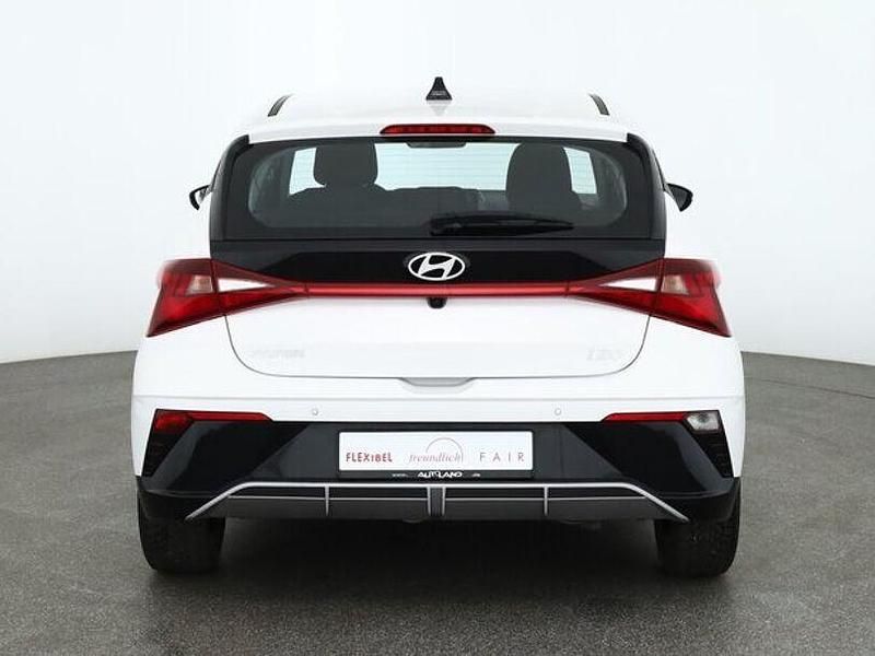Gebraucht Hyundai i20 101 PS (74 kW) 2023 Weiß Kleinwagen