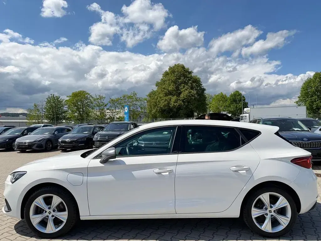 Gebraucht Seat Leon FR Sport 204 PS (150 kW) 2023 Weiß Limousine