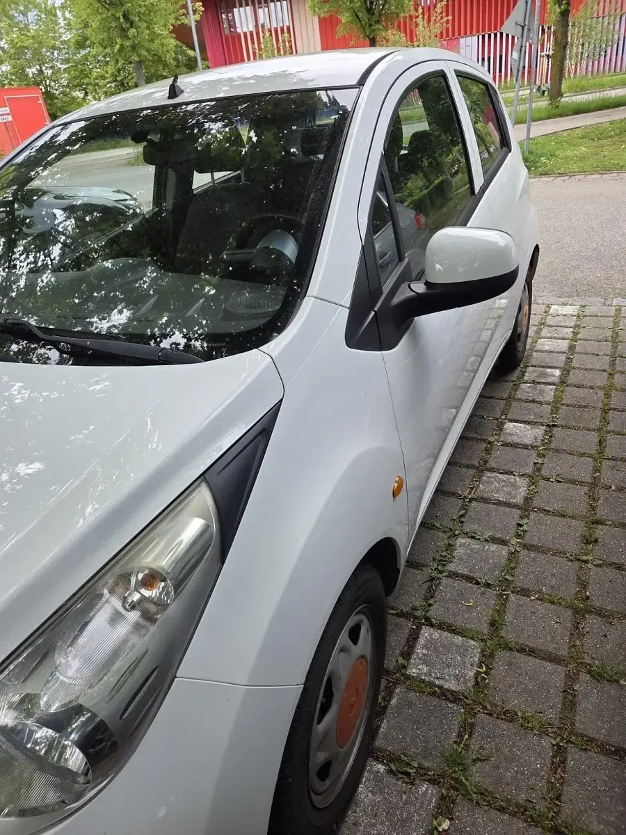 Gebraucht Chevrolet Spark 68 PS (50 kW) 2011 Weiß Kleinwagen