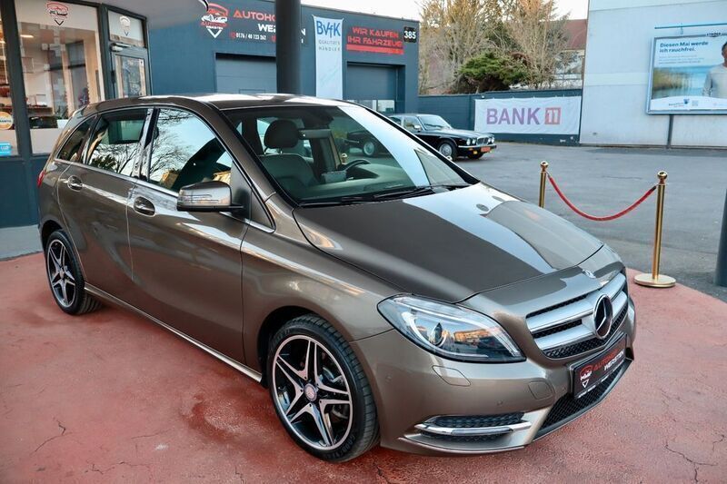 Grau Gebraucht 2014 Mercedes B250 AMG Van / Kleinbus | 16.490 € (Guter Preis) - Bild 1/4