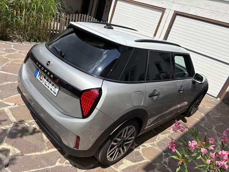 Neu Mini Cooper S Classic 204 PS (150 kW) 2025 Silber Kleinwagen