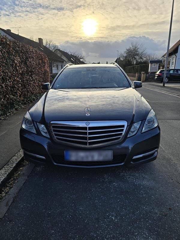 Gebraucht Mercedes E300 240 PS (176 kW) 2011 Grau Kombi