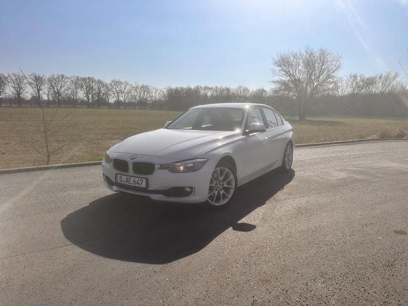 Gebraucht BMW 320 184 PS (135 kW) 2012 Weiß Limousine