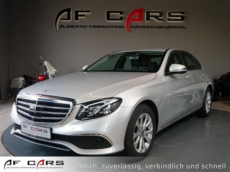 Iridiumsilber lack Gebraucht 2018 Mercedes E200 Limousine | 27.790 € (Etwas zu teuer) - Bild 1/4