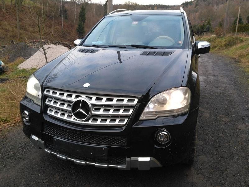 Schwarz Gebraucht 2012 Mercedes ML350 SUV | 11.999 € - Bild 1/4