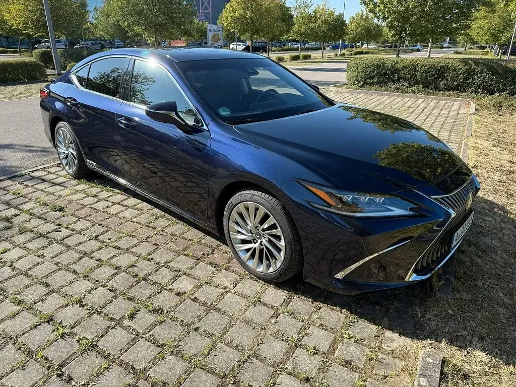 Gebraucht Lexus ES300H Luxury Line 218 PS (160 kW) 2019 Blau Limousine