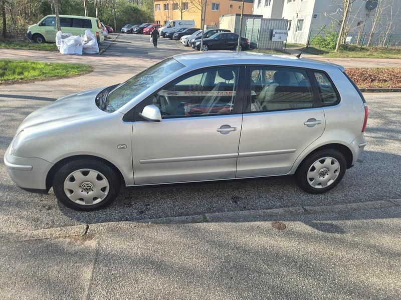 Gebraucht VW Polo 60 PS (44 kW) 2004 Silber Kleinwagen