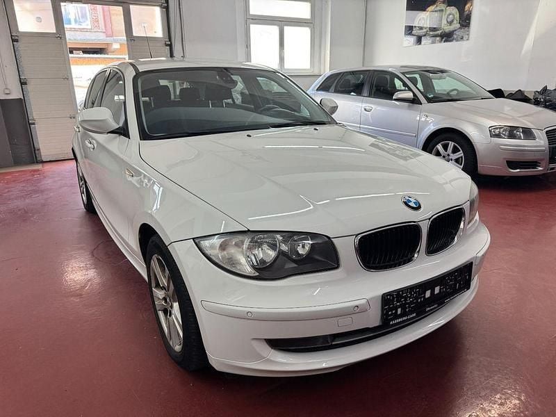 Gebraucht BMW 116 116 PS (85 kW) 2011 Weiß Kleinwagen