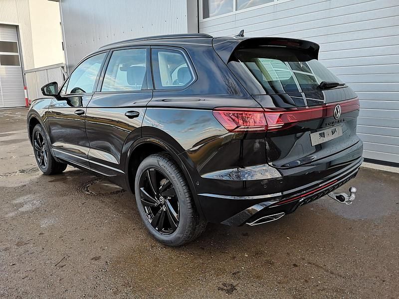 Neu VW Touareg Edition 330 PS (242 kW) 2026 Grenadillschwarz metallic SUV