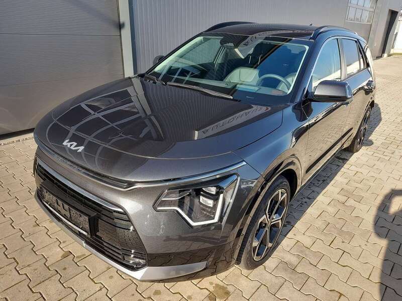 Interstellar grau Gebraucht 2024 Kia Niro Spirit SUV | 31.990 € (Fairer Preis) - Bild 1/4